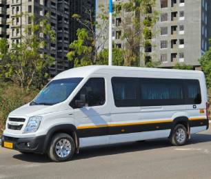 Jaipur to Delhi by Force Urbania