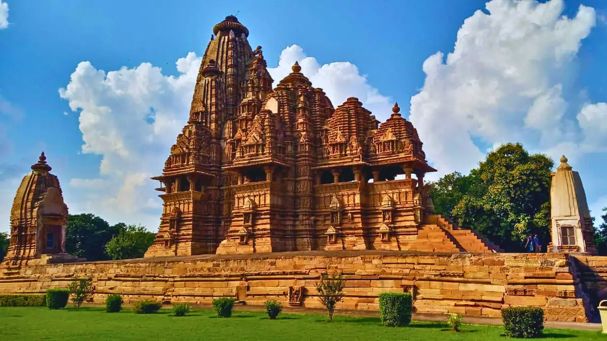 Private Golden Triangle Tour with Khajuraho and Varanasi