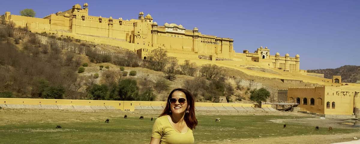 Female Tourist Guide in Jaipur