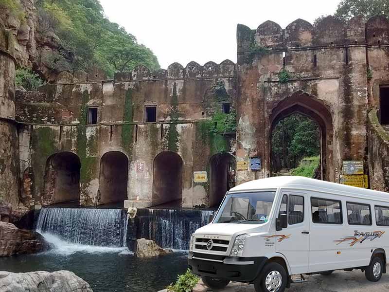 luxury-tempo-traveller-in-ranthambore