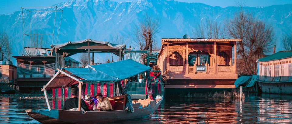 Kashmir Tour Guide