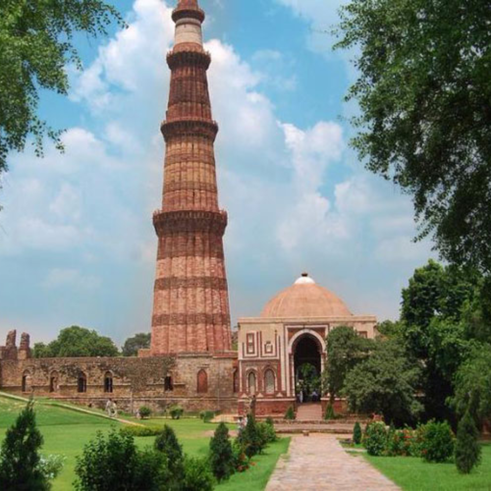 qutub-minar-delhi qutub-minar-delhi